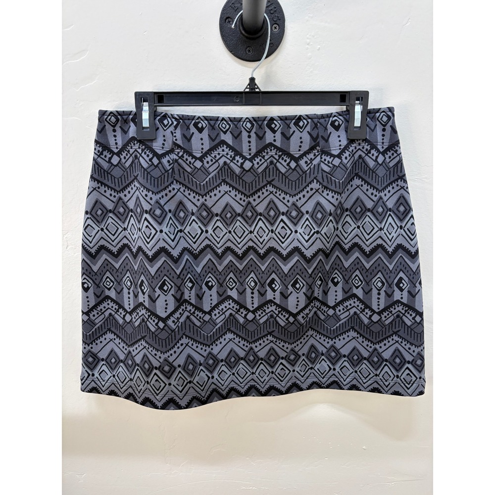 Athleta Grey Black Geometric Tribal Print Fleece Lined Mini Skirt Size Medium